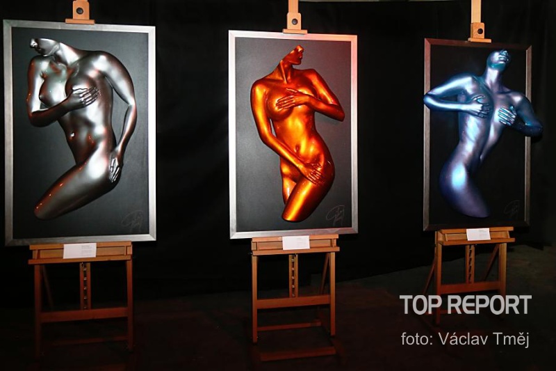 Voayer: Výstava skutečných nahých žen